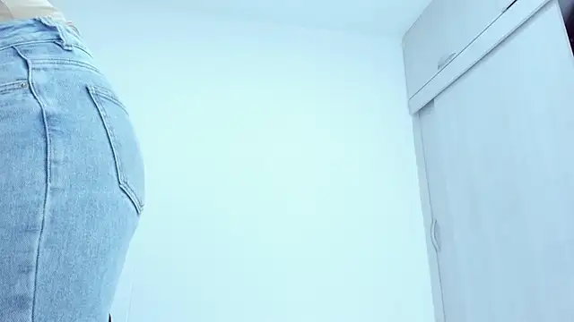 Snapshot of Amelia_Debora_Antonella chatting on 02/12/26, 01:44 Amelia Debora Antonella online show from 02/12/26, 01:44