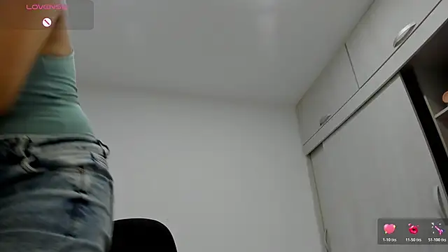 Snapshot of Amelia_Debora_Antonella chatting on 06/19/26, 03:07 Amelia Debora Antonella online show from 06/19/26, 03:07