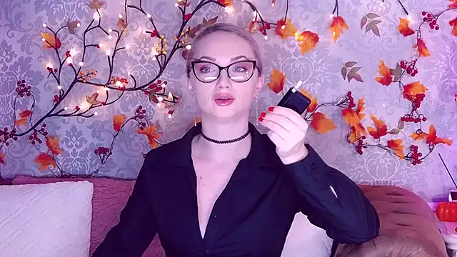 EllianaReese online show from 12/01/25, 02:45