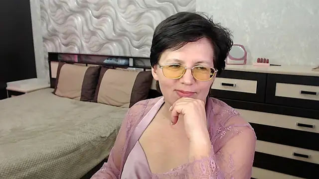 Snapshot of VitaCharm chatting on 02/23/25, 10:31 VitaCharm online show from 02/23/25, 10:31