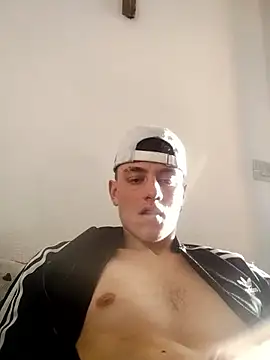 Snapshot of Gibboto chatting on 12/15/25, 01:39 Gibboto online show from 12/15/25, 01:39