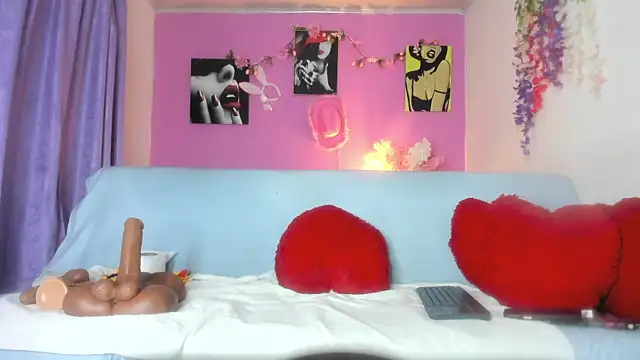 Snapshot of Niki_Fox111 chatting on 06/10/26, 12:06 Niki Fox111 online show from 06/10/26, 12:06