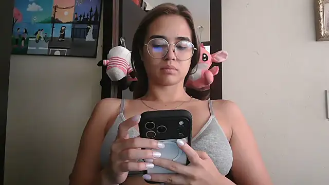 Snapshot of trianabell chatting on 06/09/26, 05:14 trianabell online show from 06/09/26, 05:14