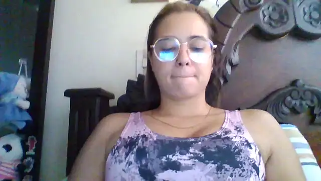 Snapshot of trianabell chatting on 10/11/25, 01:23 trianabell online show from 10/11/25, 01:23