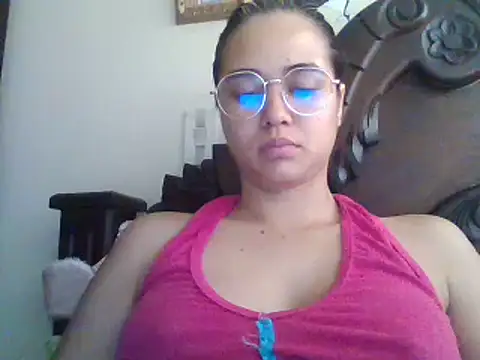 Snapshot of trianabell chatting on 02/24/25, 04:26 trianabell online show from 02/24/25, 04:26