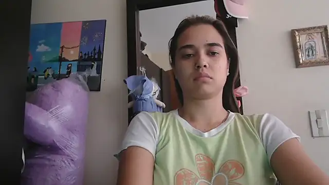 trianabell online show from 04/19/26, 03:24