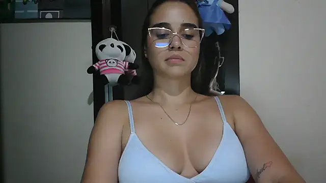 Snapshot of trianabell chatting on 07/11/26, 12:44 trianabell online show from 07/11/26, 12:44