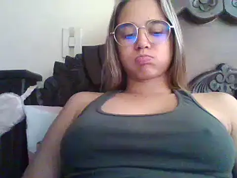 Snapshot of trianabell chatting on 02/25/25, 07:16 trianabell online show from 02/25/25, 07:16