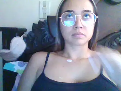 Snapshot of trianabell chatting on 03/18/25, 05:01 trianabell online show from 03/18/25, 05:01