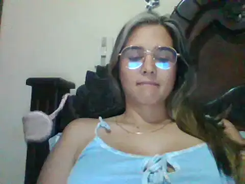 Snapshot of trianabell chatting on 02/25/25, 12:47 trianabell online show from 02/25/25, 12:47