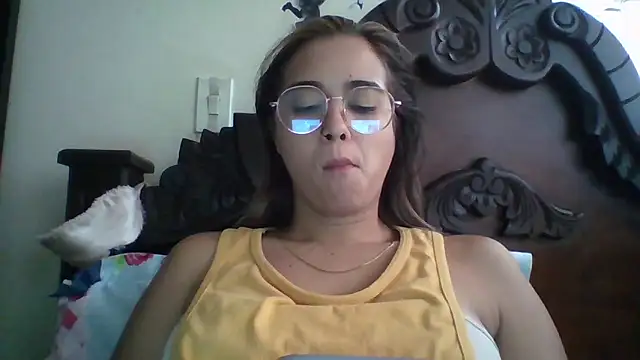 trianabell online show from 10/28/25, 03:55