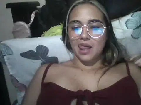 Snapshot of trianabell chatting on 03/08/25, 10:24 trianabell online show from 03/08/25, 10:24