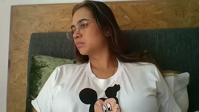 trianabell online show from 12/01/25, 03:24