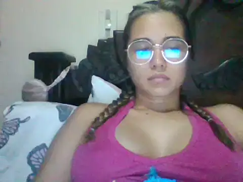 Snapshot of trianabell chatting on 03/04/25, 03:00 trianabell online show from 03/04/25, 03:00