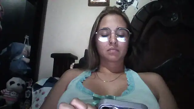 Snapshot of trianabell chatting on 10/14/25, 01:39 trianabell online show from 10/14/25, 01:39
