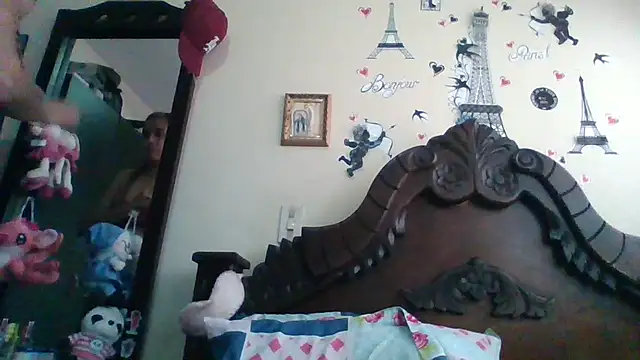 Snapshot of trianabell chatting on 10/15/25, 04:48 trianabell online show from 10/15/25, 04:48