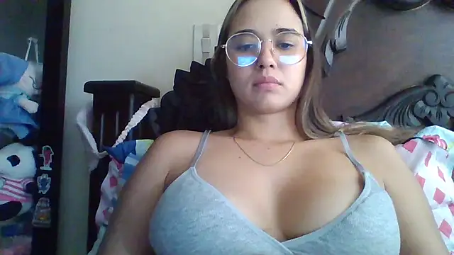 Snapshot of trianabell chatting on 10/17/25, 05:37 trianabell online show from 10/17/25, 05:37