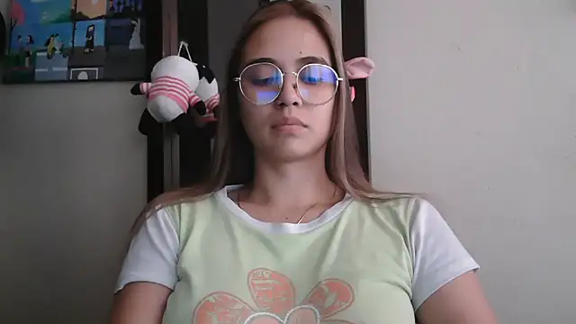 Snapshot of trianabell chatting on 06/25/26, 04:45 trianabell online show from 06/25/26, 04:45