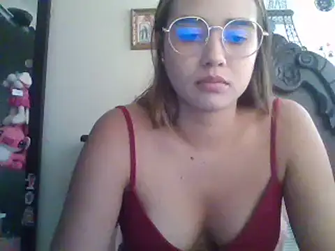 Snapshot of trianabell chatting on 03/11/25, 06:52 trianabell online show from 03/11/25, 06:52