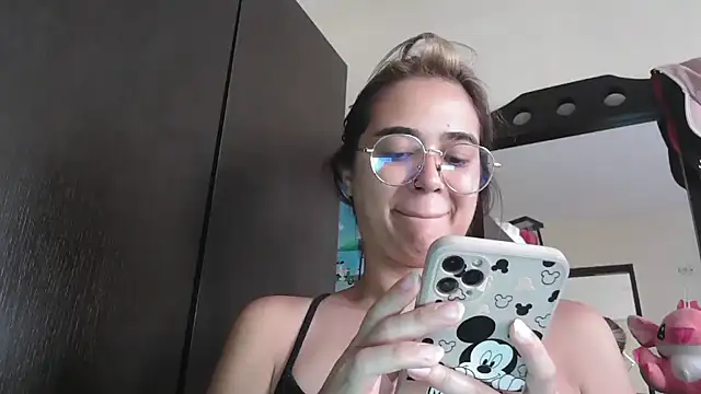 trianabell online show from 03/28/26, 03:02