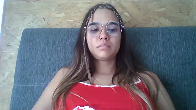 trianabell online show from 12/22/25, 03:01