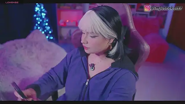 sensualkattt online show from 12/01/25, 02:56