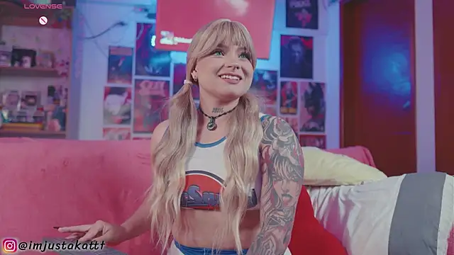 sensualkattt online show from 03/04/26, 10:06