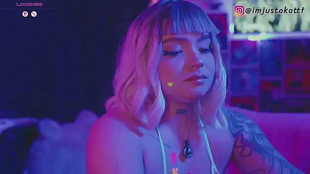 sensualkattt online show from 05/15/26, 11:14