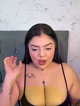 Snapshot of Brhiana_Williamms chatting on 06/19/26, 12:44 Brhiana Williamms online show from 06/19/26, 12:44