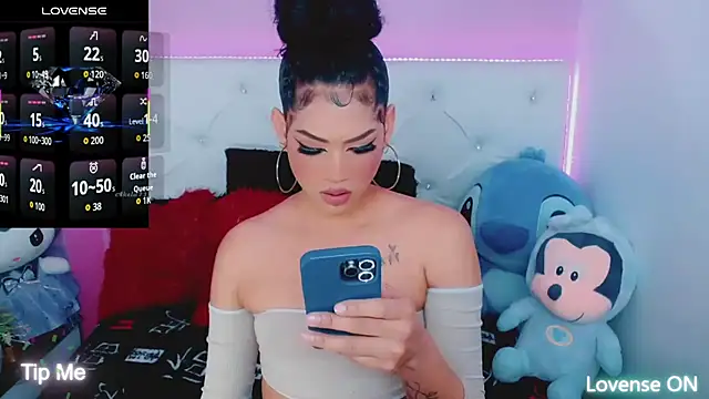 Snapshot of Amanda_bigx chatting on 11/15/25, 05:17 Amanda bigx online show from 11/15/25, 05:17