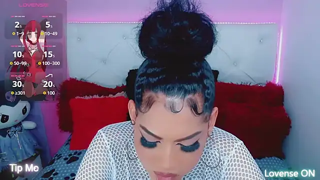 Snapshot of Amanda_bigx chatting on 11/23/25, 05:01 Amanda bigx online show from 11/23/25, 05:01