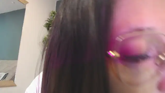 SharisWillian online show from 11/12/25, 03:43