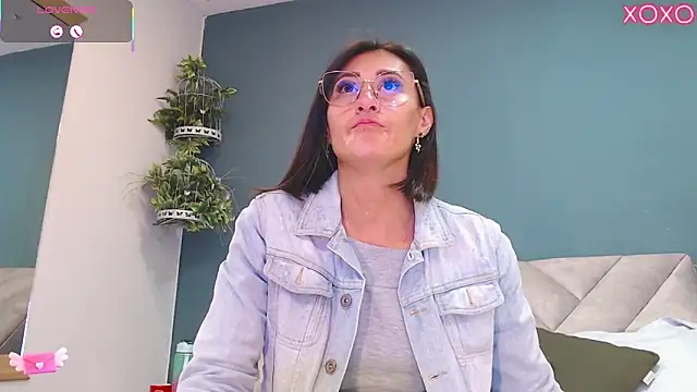 SharisWillian online show from 10/25/25, 03:49