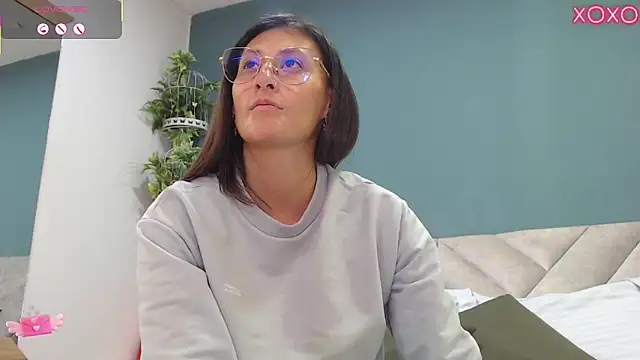 Snapshot of SharisWillian chatting on 09/11/25, 03:39 SharisWillian online show from 09/11/25, 03:39