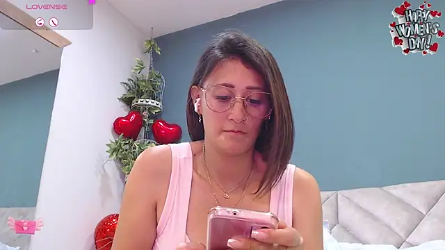 Snapshot of SharisWillian chatting on 03/08/25, 07:16 SharisWillian online show from 03/08/25, 07:16
