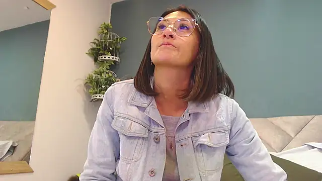 SharisWillian online show from 12/15/25, 03:45