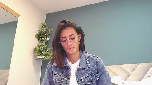 SharisWillian online show from 12/23/25, 04:01