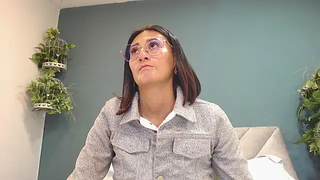 SharisWillian online show from 12/18/25, 04:06