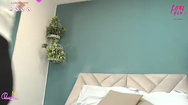 Snapshot of SharisWillian chatting on 07/17/26, 04:10 SharisWillian online show from 07/17/26, 04:10
