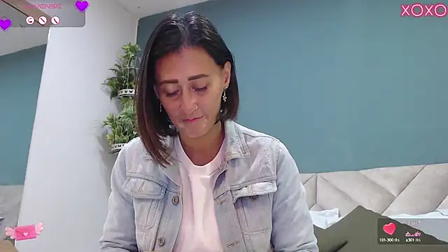 Snapshot of SharisWillian chatting on 09/25/25, 03:45 SharisWillian online show from 09/25/25, 03:45