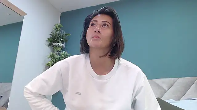 Snapshot of SharisWillian chatting on 10/01/25, 03:44 SharisWillian online show from 10/01/25, 03:44