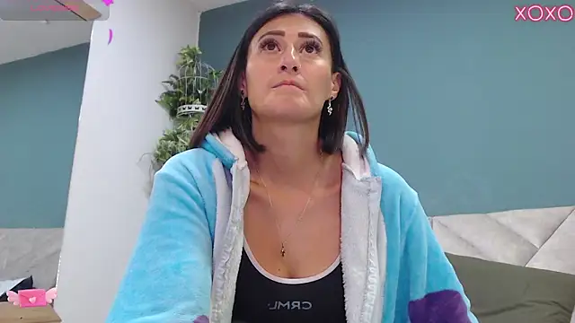 Snapshot of SharisWillian chatting on 10/11/25, 04:30 SharisWillian online show from 10/11/25, 04:30