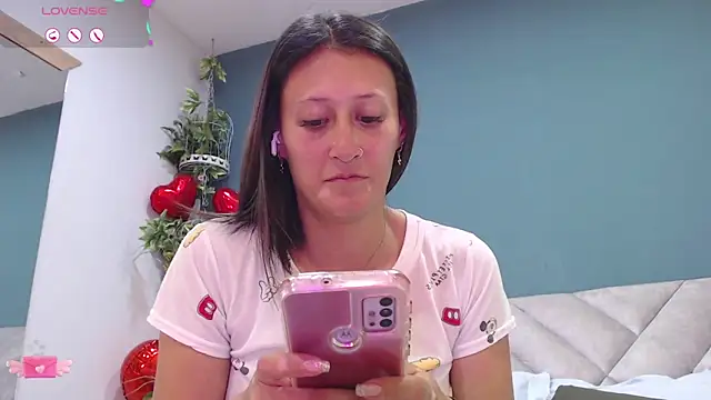 Snapshot of SharisWillian chatting on 03/11/25, 04:19 SharisWillian online show from 03/11/25, 04:19