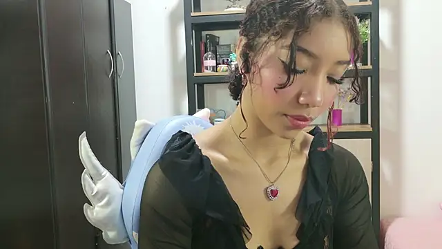 Snapshot of nya_ah chatting on 03/15/25, 04:24 nya ah online show from 03/15/25, 04:24