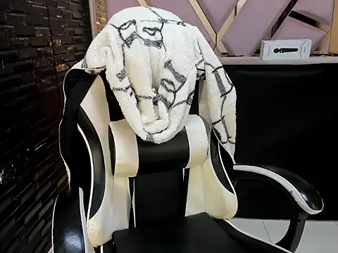 DaianaLutz online show from 10/31/25, 02:13