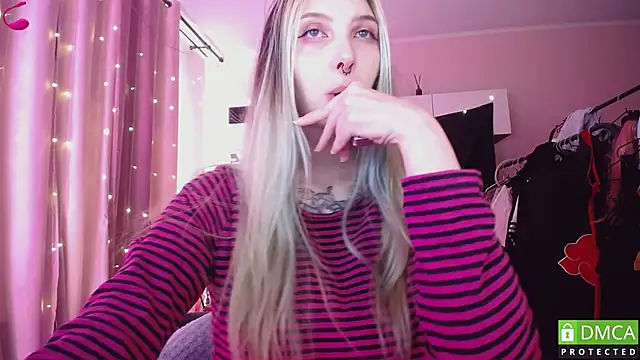 JustMeowGirl online show from 05/16/26, 06:56
