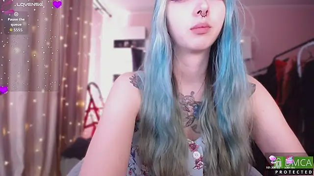 JustMeowGirl online show from 04/05/26, 05:36