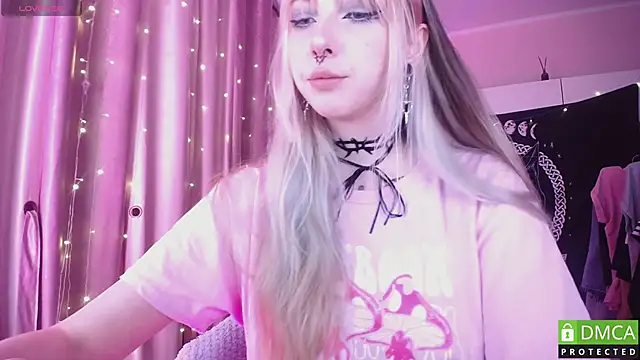JustMeowGirl online show from 07/01/26, 05:19
