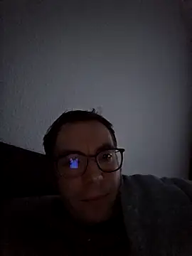 Schnubby1 online show from 12/18/25, 03:05