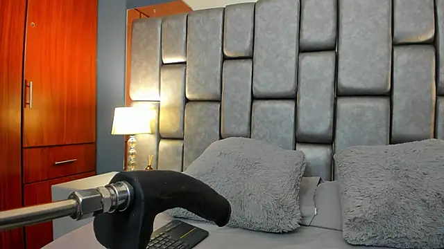 Foxy Assh  online show from 09/20/25, 01:05